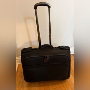 Suit carry on case